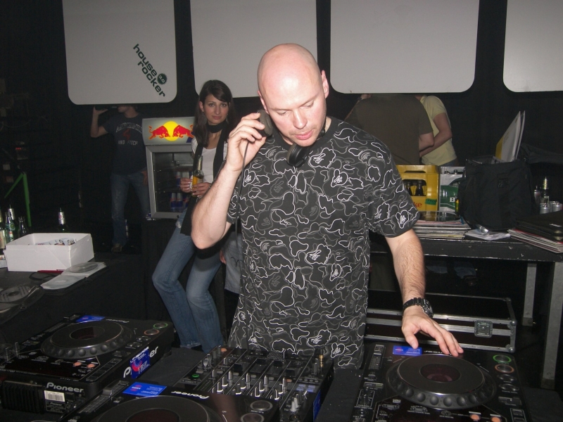 Vollbild Houserocker feat.Dave Seaman