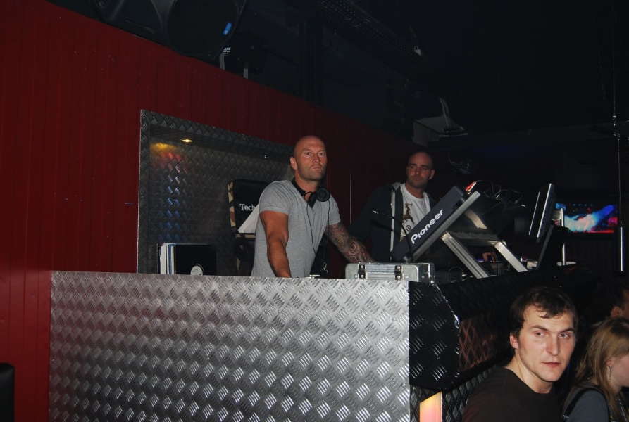 ROYAL HOUSE CLUB