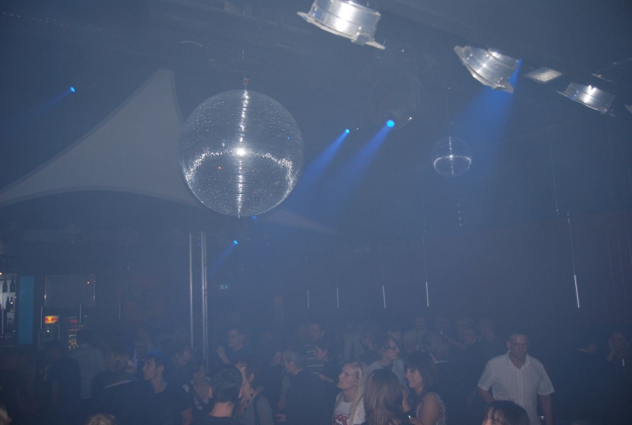 ROYAL HOUSE CLUB