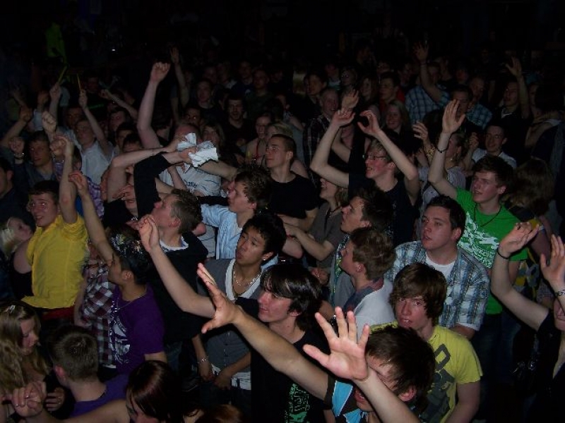 Vollbild Benefiz Rave