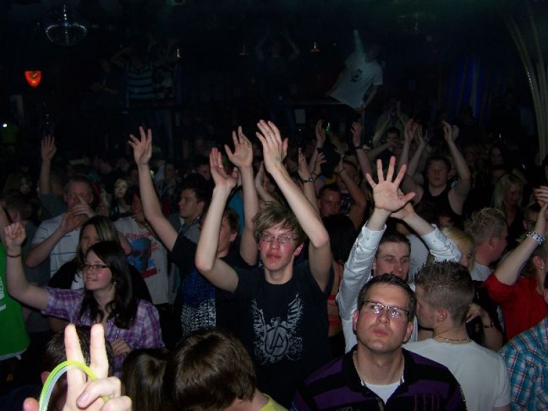Vollbild Benefiz Rave