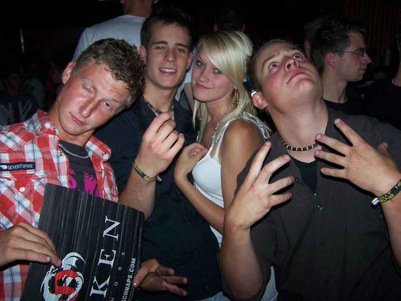 BEACH RAVE