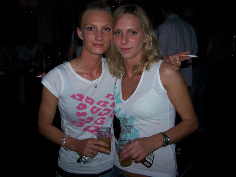 Vollbild 8 YEARS   TECHNO 4  EVER          B-DAY  RAVE