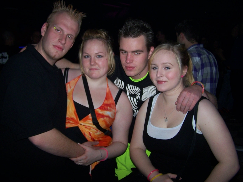 Vollbild 8 YEARS   TECHNO 4  EVER          B-DAY  RAVE
