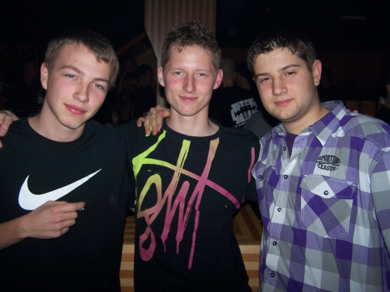 Vollbild 8 YEARS   TECHNO 4  EVER          B-DAY  RAVE