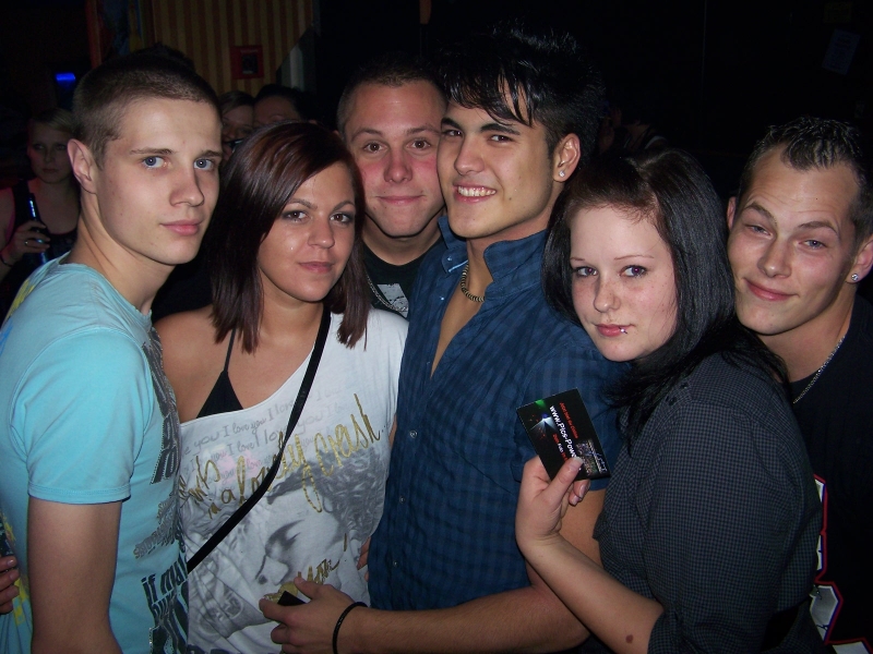 Vollbild 8 YEARS   TECHNO 4  EVER          B-DAY  RAVE