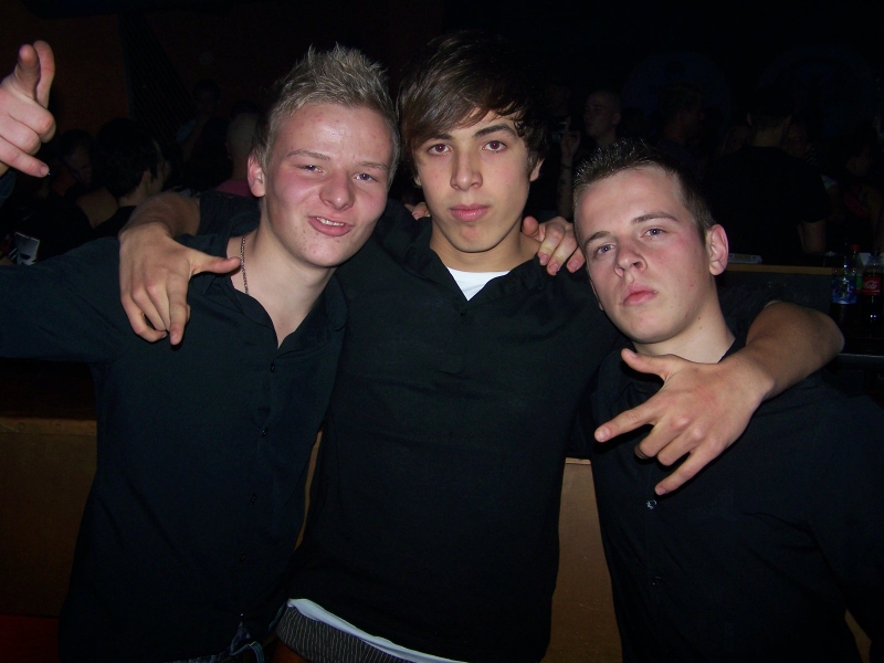 Vollbild 8 YEARS   TECHNO 4  EVER          B-DAY  RAVE