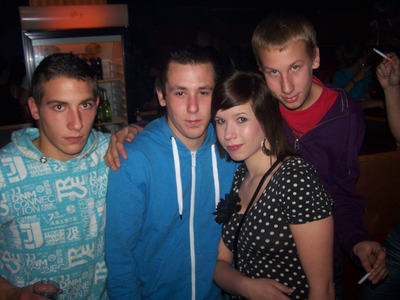 Vollbild 8 YEARS   TECHNO 4  EVER          B-DAY  RAVE