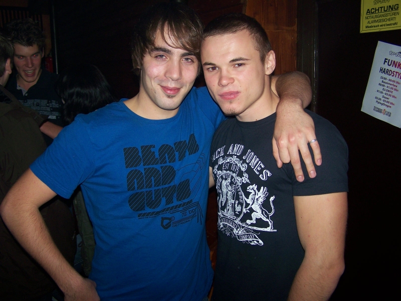 Vollbild 8 YEARS   TECHNO 4  EVER          B-DAY  RAVE