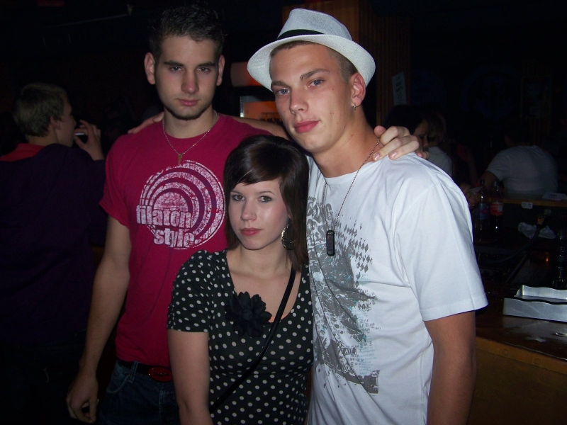Vollbild 8 YEARS   TECHNO 4  EVER          B-DAY  RAVE