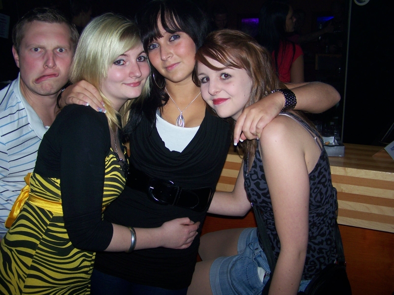 Vollbild 8 YEARS   TECHNO 4  EVER          B-DAY  RAVE
