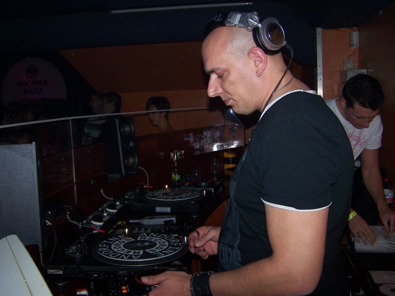 Vollbild 8 YEARS   TECHNO 4  EVER          B-DAY  RAVE