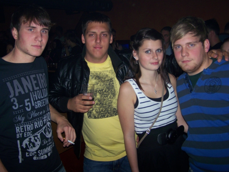 Vollbild 8 YEARS   TECHNO 4  EVER          B-DAY  RAVE