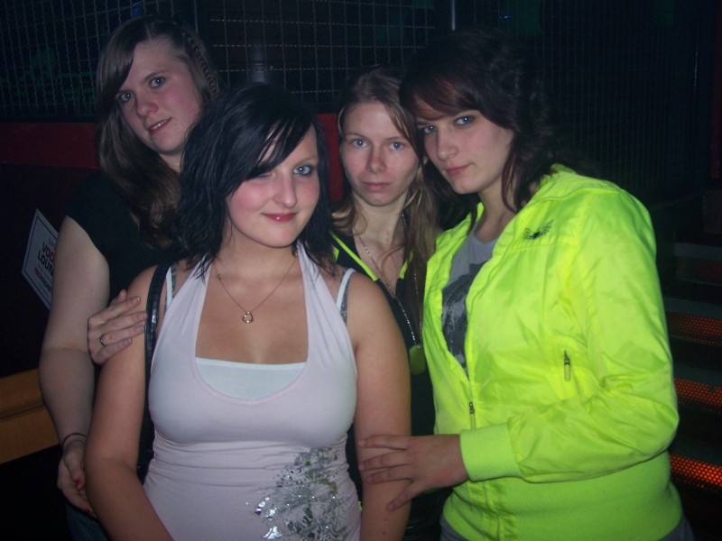 Vollbild 8 YEARS   TECHNO 4  EVER          B-DAY  RAVE