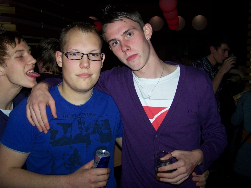 Vollbild 8 YEARS   TECHNO 4  EVER          B-DAY  RAVE