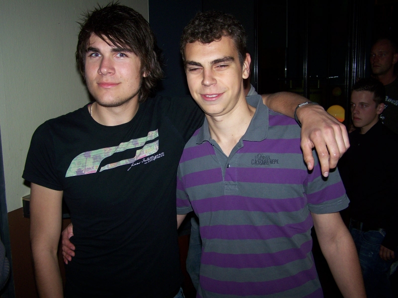 Vollbild 8 YEARS   TECHNO 4  EVER          B-DAY  RAVE