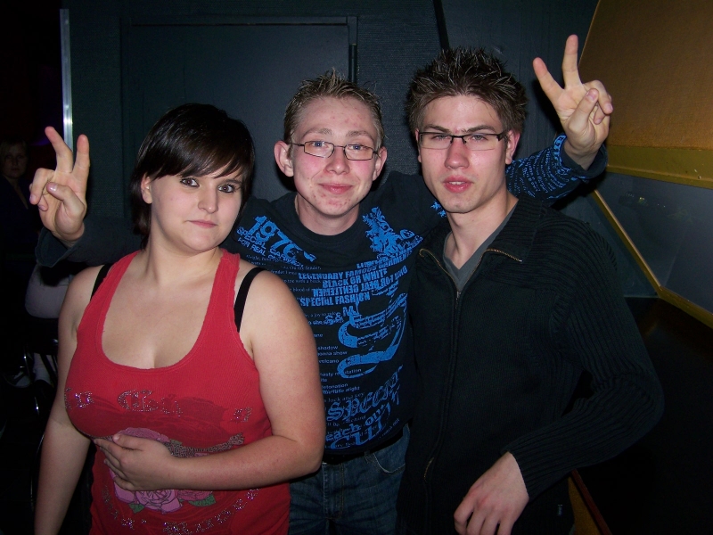 Vollbild 8 YEARS   TECHNO 4  EVER          B-DAY  RAVE