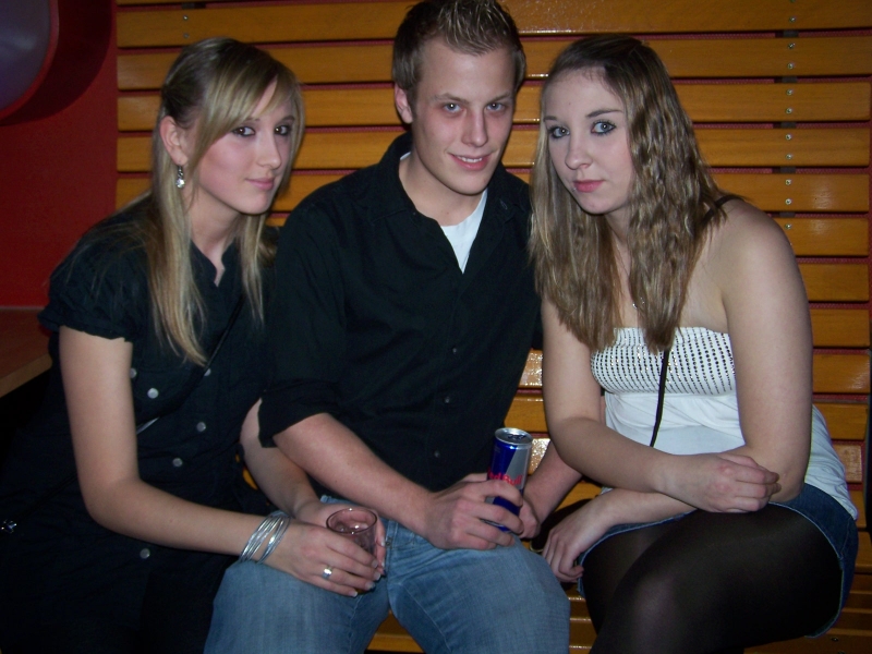 Vollbild 8 YEARS   TECHNO 4  EVER          B-DAY  RAVE