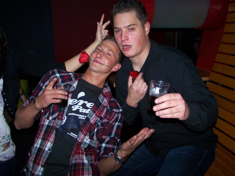Vollbild 8 YEARS   TECHNO 4  EVER          B-DAY  RAVE