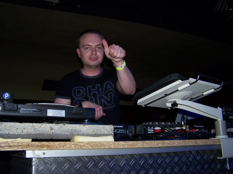 Vollbild 8 YEARS   TECHNO 4  EVER          B-DAY  RAVE