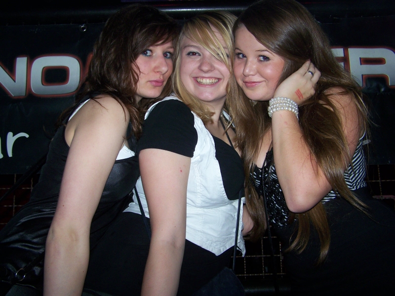 Vollbild 8 YEARS   TECHNO 4  EVER          B-DAY  RAVE