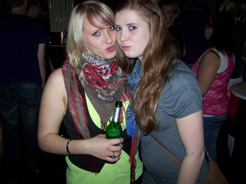 Vollbild 8 YEARS   TECHNO 4  EVER          B-DAY  RAVE