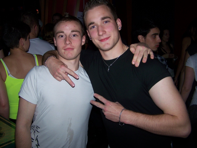 Vollbild 8 YEARS   TECHNO 4  EVER          B-DAY  RAVE