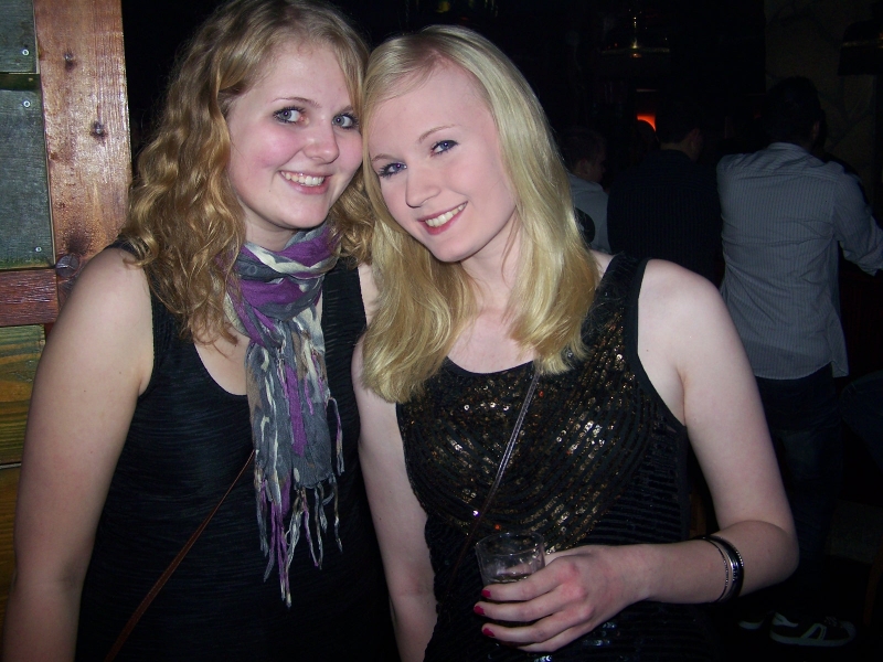 Vollbild 8 YEARS   TECHNO 4  EVER          B-DAY  RAVE