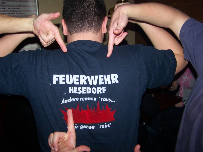 Vollbild 8 YEARS   TECHNO 4  EVER          B-DAY  RAVE