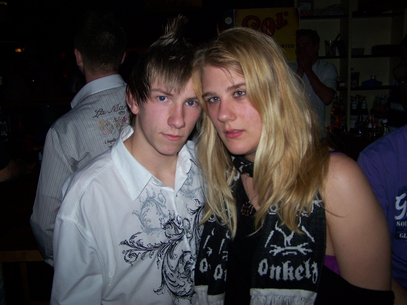 Vollbild 8 YEARS   TECHNO 4  EVER          B-DAY  RAVE