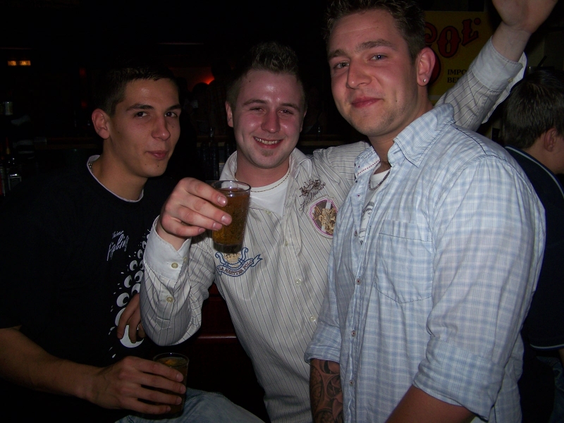 Vollbild 8 YEARS   TECHNO 4  EVER          B-DAY  RAVE