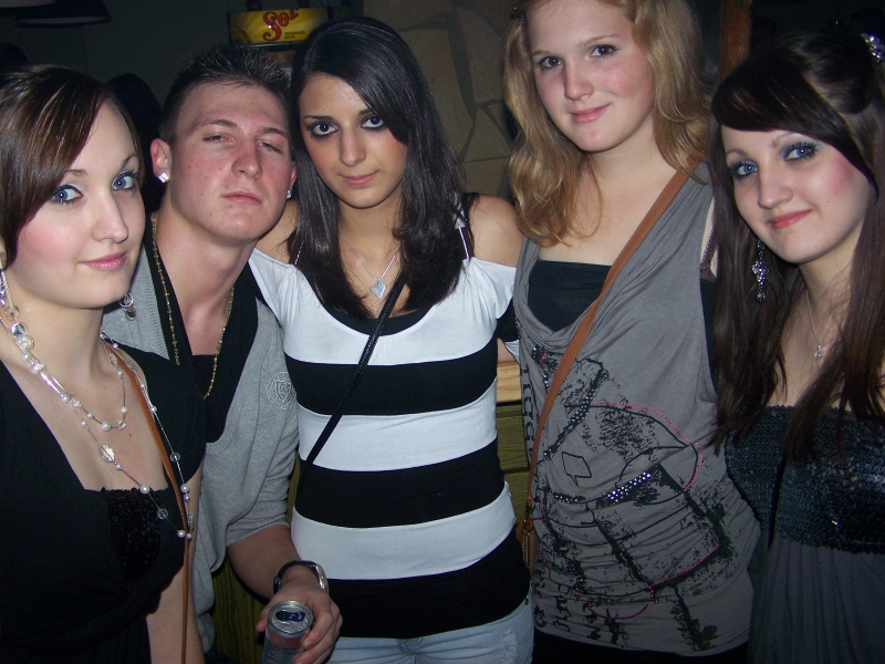 Vollbild 8 YEARS   TECHNO 4  EVER          B-DAY  RAVE