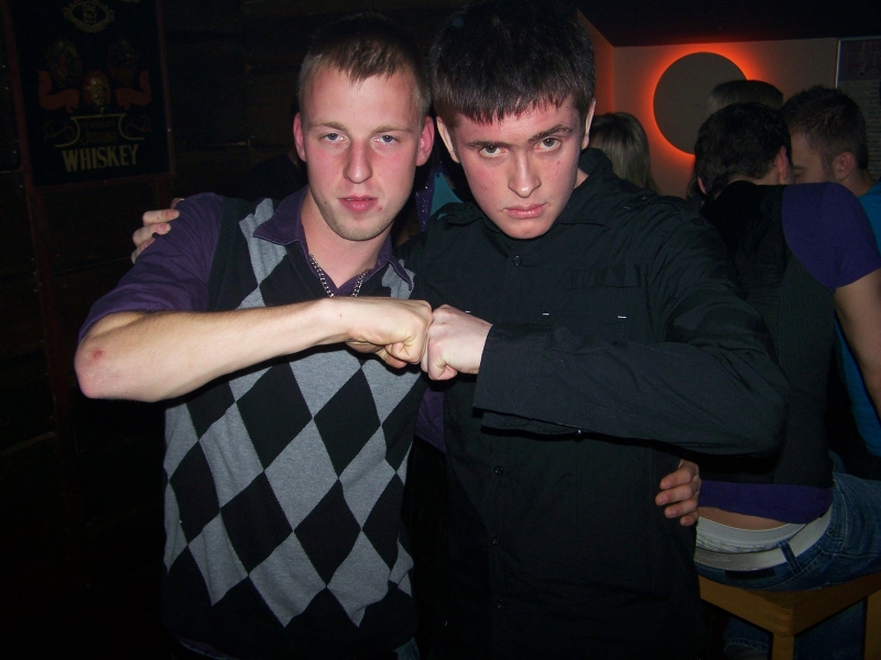 Vollbild 8 YEARS   TECHNO 4  EVER          B-DAY  RAVE