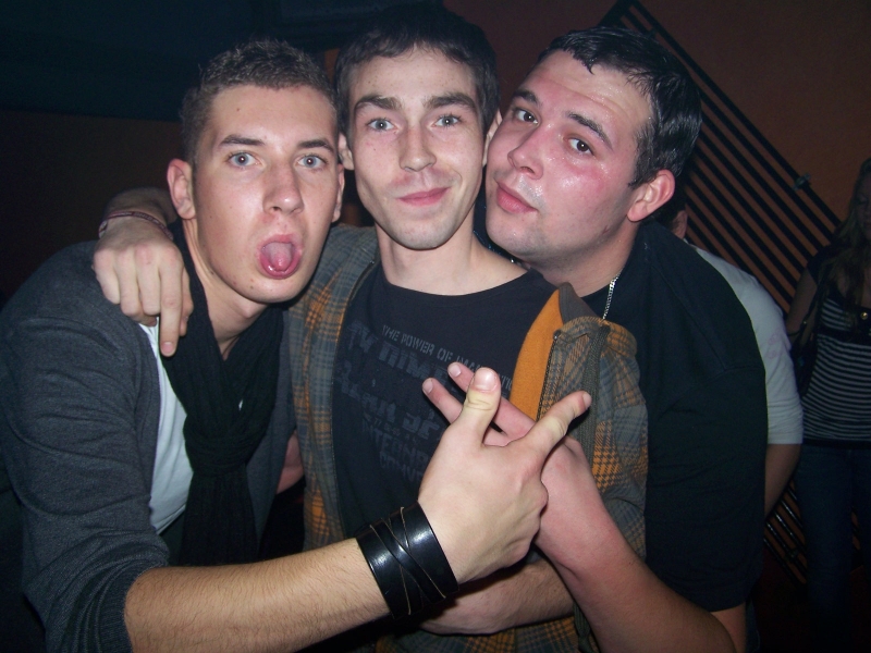 Vollbild 8 YEARS   TECHNO 4  EVER          B-DAY  RAVE