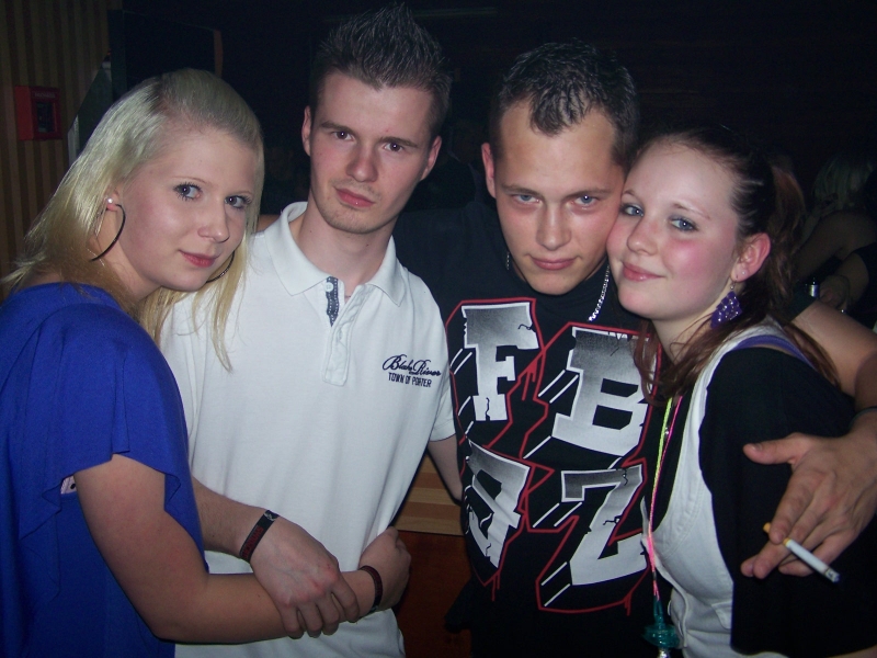 Vollbild 8 YEARS   TECHNO 4  EVER          B-DAY  RAVE