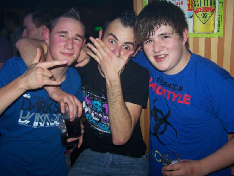 Vollbild 8 YEARS   TECHNO 4  EVER          B-DAY  RAVE