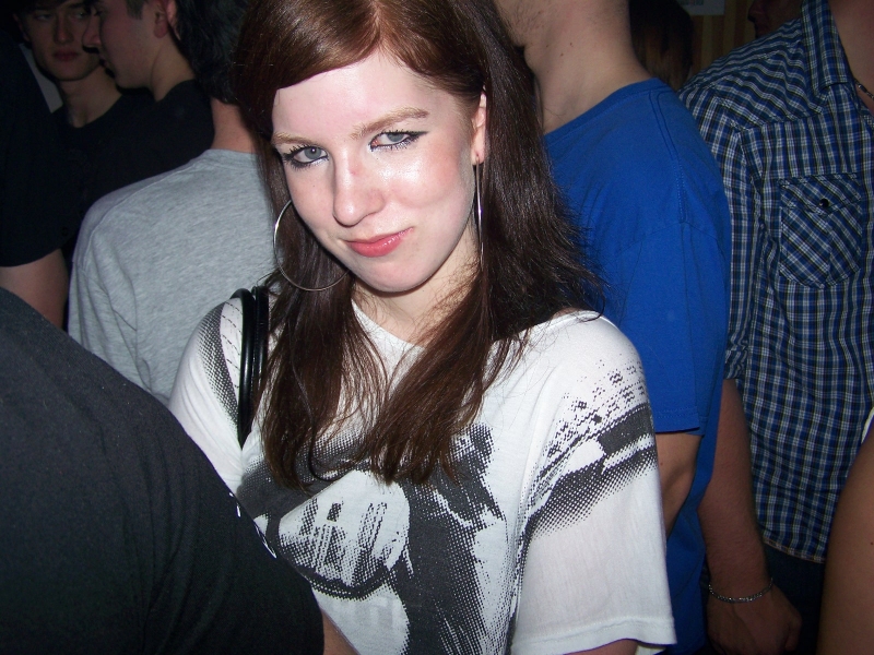 Vollbild 8 YEARS   TECHNO 4  EVER          B-DAY  RAVE