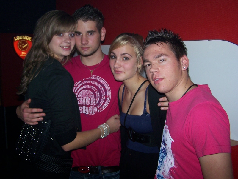 Vollbild 8 YEARS   TECHNO 4  EVER          B-DAY  RAVE