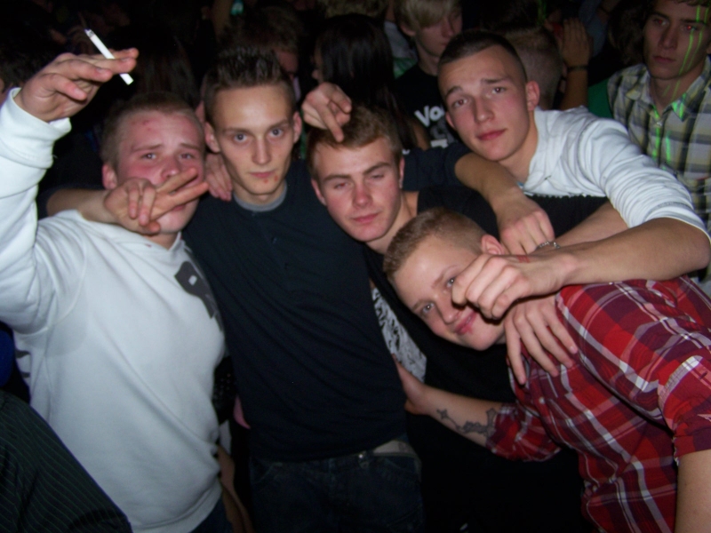 Vollbild 8 YEARS   TECHNO 4  EVER          B-DAY  RAVE