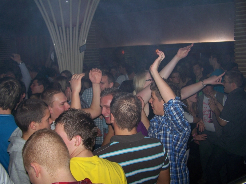 Vollbild 8 YEARS   TECHNO 4  EVER          B-DAY  RAVE