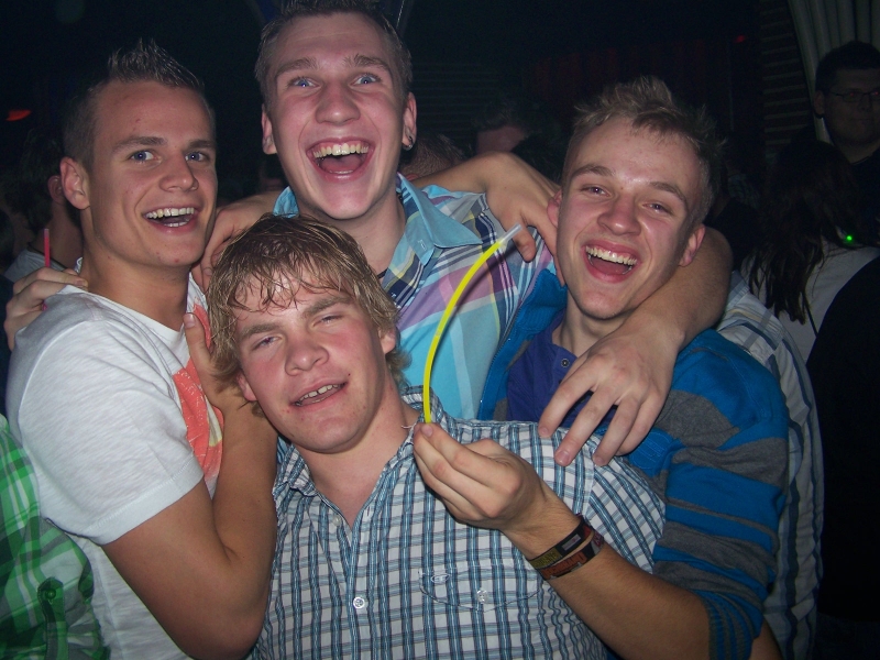 Vollbild 8 YEARS   TECHNO 4  EVER          B-DAY  RAVE