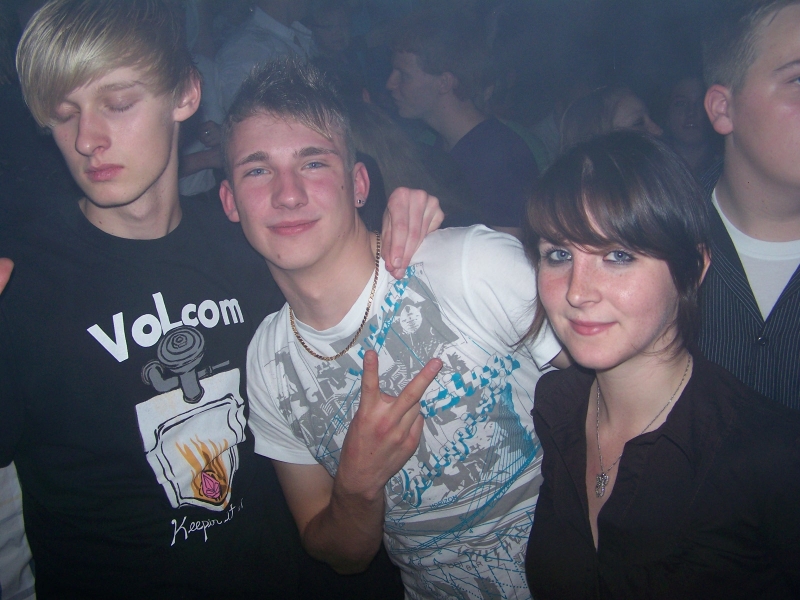 Vollbild 8 YEARS   TECHNO 4  EVER          B-DAY  RAVE