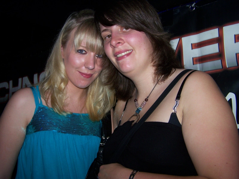 Vollbild 8 YEARS   TECHNO 4  EVER          B-DAY  RAVE