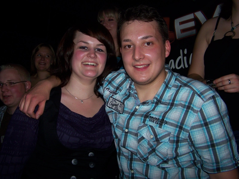 Vollbild 8 YEARS   TECHNO 4  EVER          B-DAY  RAVE