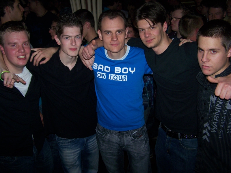 Vollbild 8 YEARS   TECHNO 4  EVER          B-DAY  RAVE