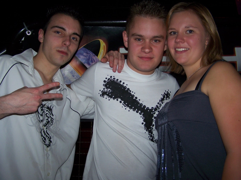 Vollbild 8 YEARS   TECHNO 4  EVER          B-DAY  RAVE