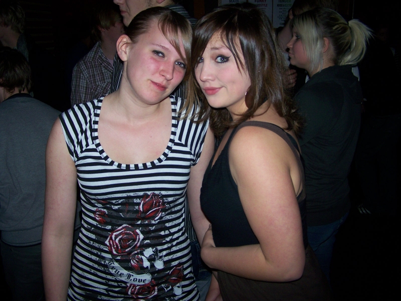 Vollbild 8 YEARS   TECHNO 4  EVER          B-DAY  RAVE