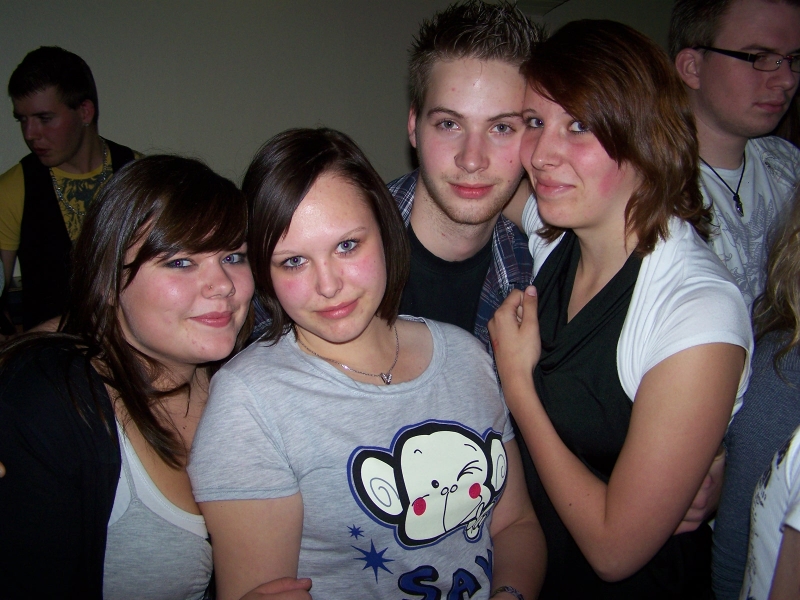 Vollbild 8 YEARS   TECHNO 4  EVER          B-DAY  RAVE