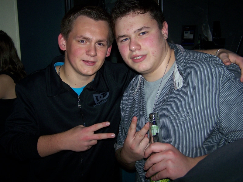 Vollbild 8 YEARS   TECHNO 4  EVER          B-DAY  RAVE