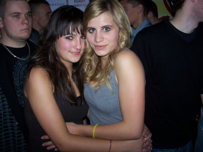 Vollbild 8 YEARS   TECHNO 4  EVER          B-DAY  RAVE